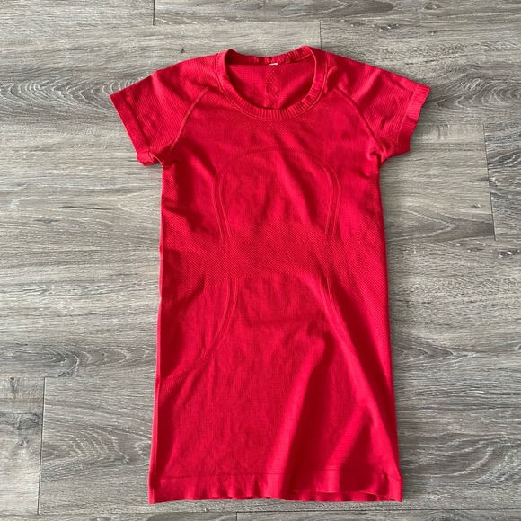 Lululemon Swiftly Tech red short sleeve - Picture 8 of 8